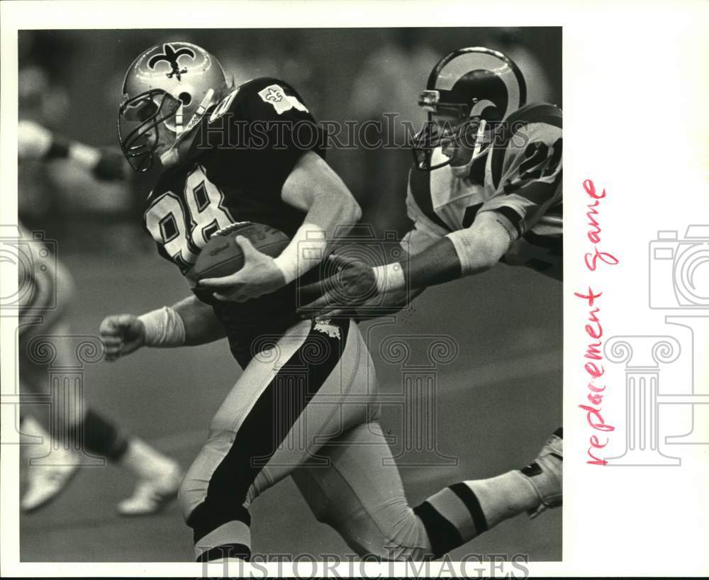 1988 Press Photo Saints Mike Waters (88) outruns Los Angeles for a touchdown.- Historic Images