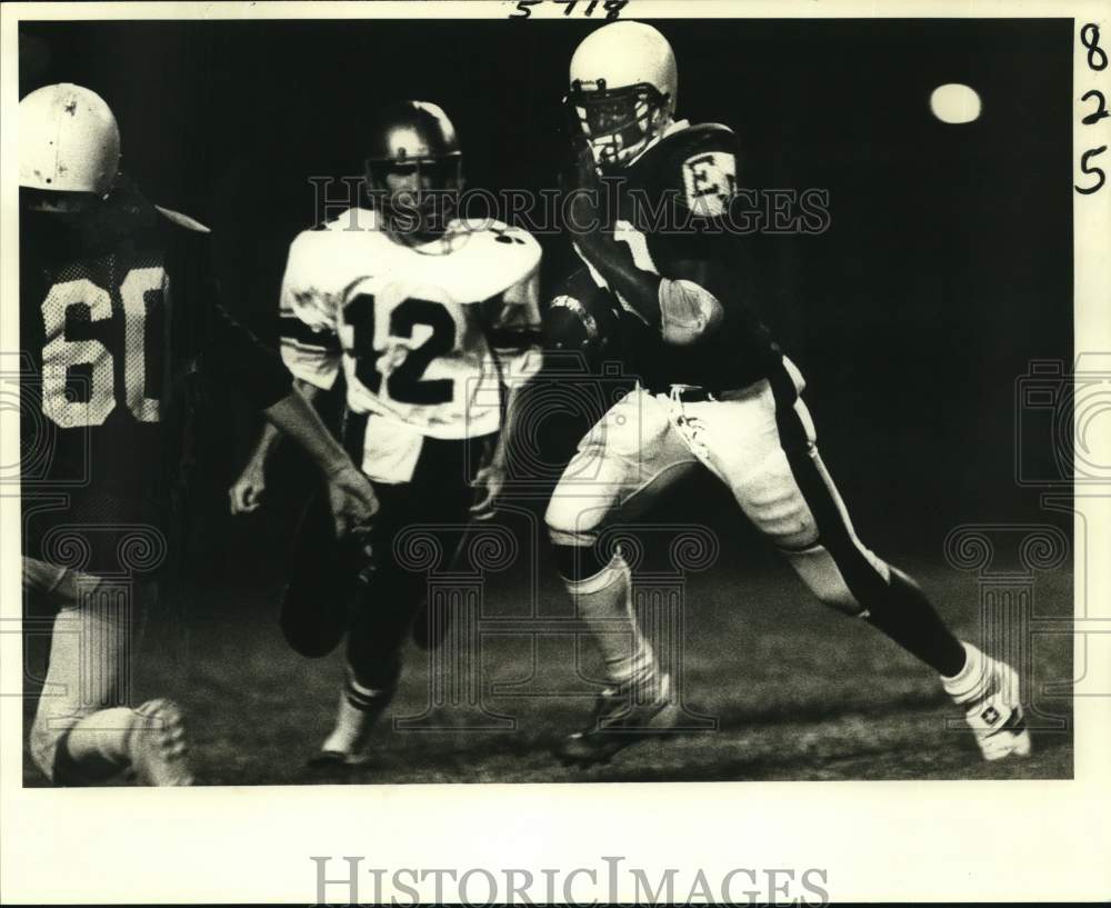 1981 Press Photo E. Jefferson&#39;s Stephan Stovall heads for TD against Holy Cross- Historic Images