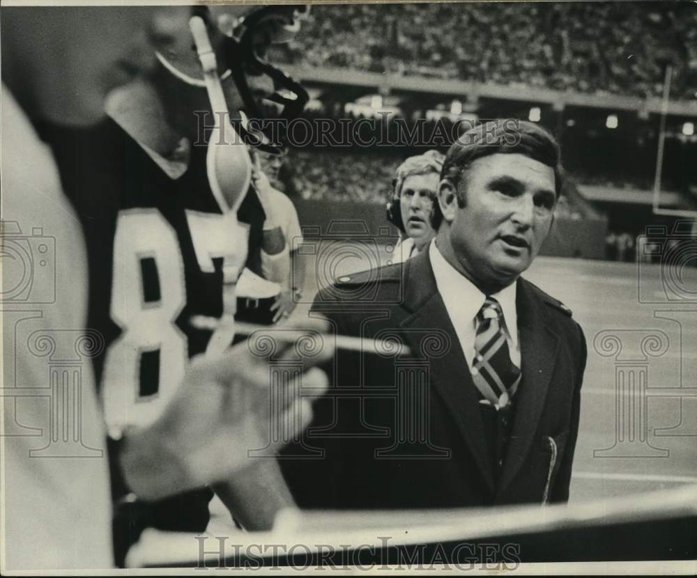 1976 Press Photo New Orleans Saints Hank Stram at Steelers exhibition game- Historic Images