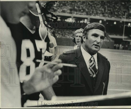 1976 Press Photo New Orleans Saints Hank Stram at Steelers exhibition game- Historic Images