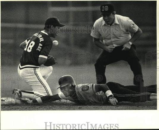 1984 Press Photo Shaw's baseball player David Smith dives into third base.- Historic Images