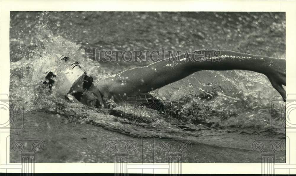 1984 Press Photo Caroline Smith wins her heat at the State Swim meet.- Historic Images