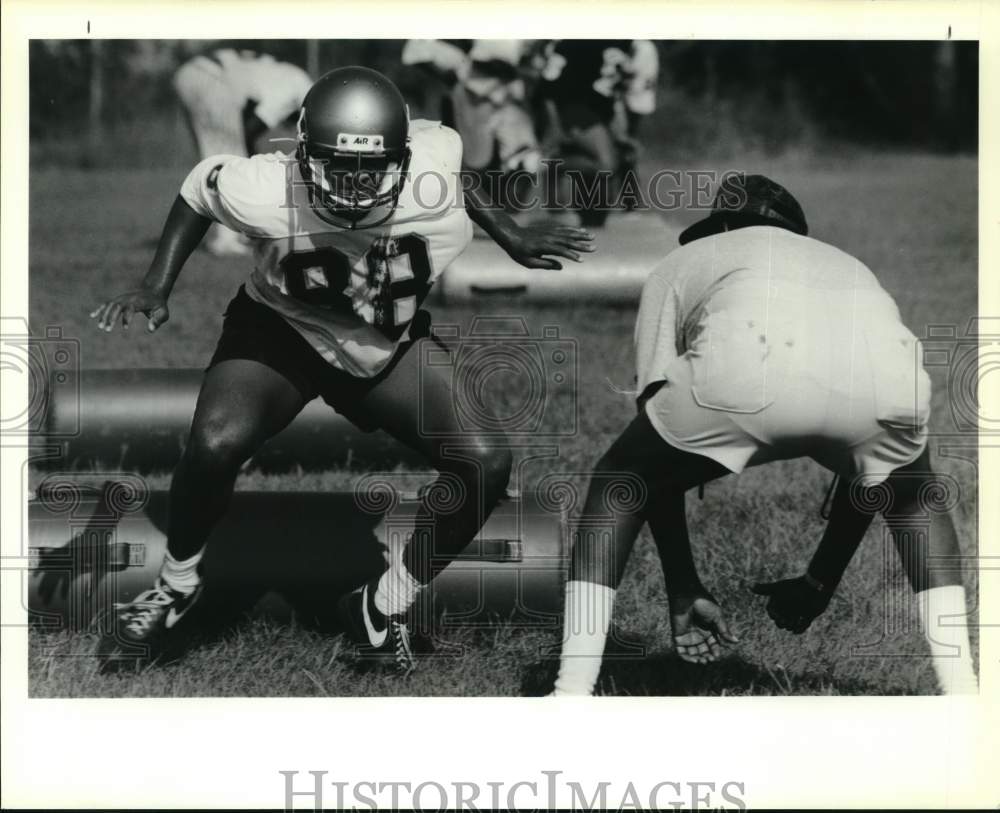 1990 Press Photo Higgins High&#39;s Frank Smith gets low to ground in drill- Historic Images