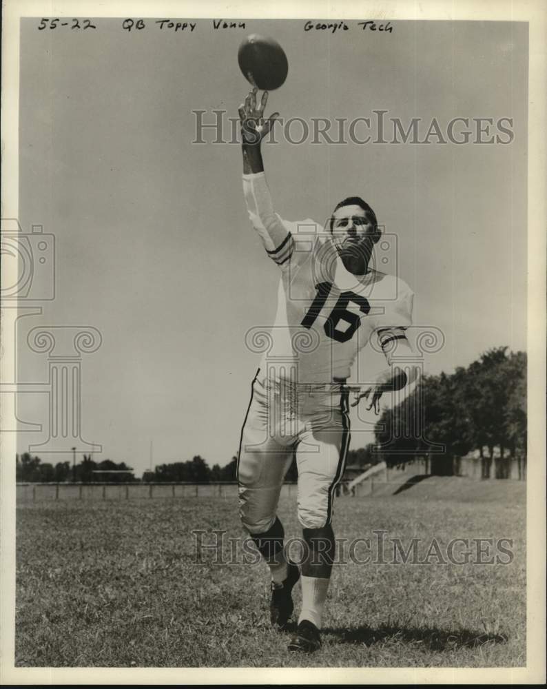 1967 Press Photo Georgia Tech football quarterback Toppy Vann hurls a pass- Historic Images