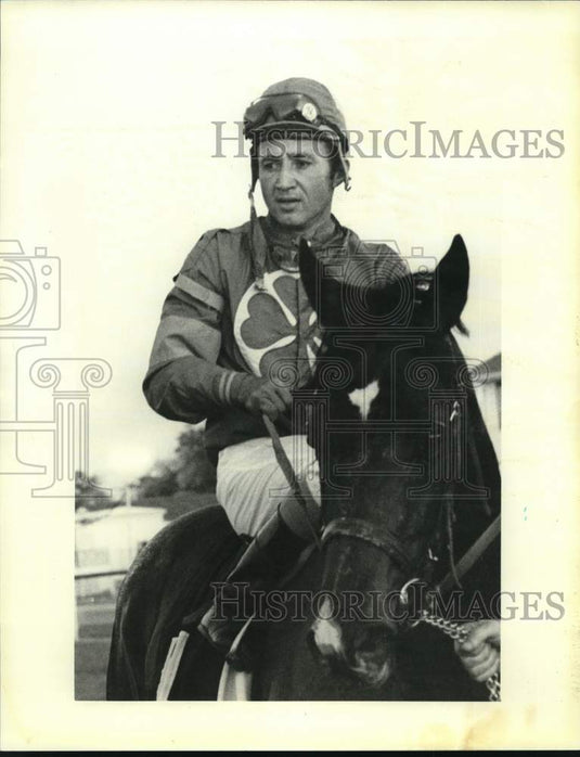 1985 Press Photo Jockey Jacinto Vasquez wins Louisiana Derby on Violado- Historic Images