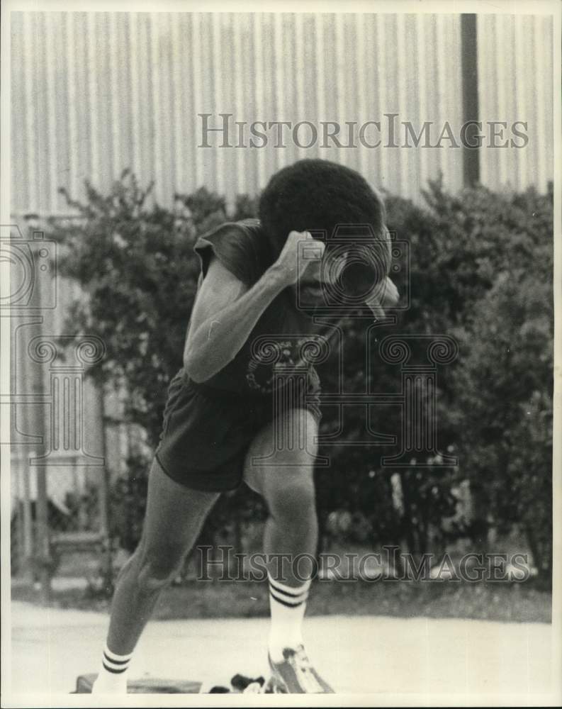 1975 Press Photo Larry Shipp, Louisiana State University hurdler star- Historic Images