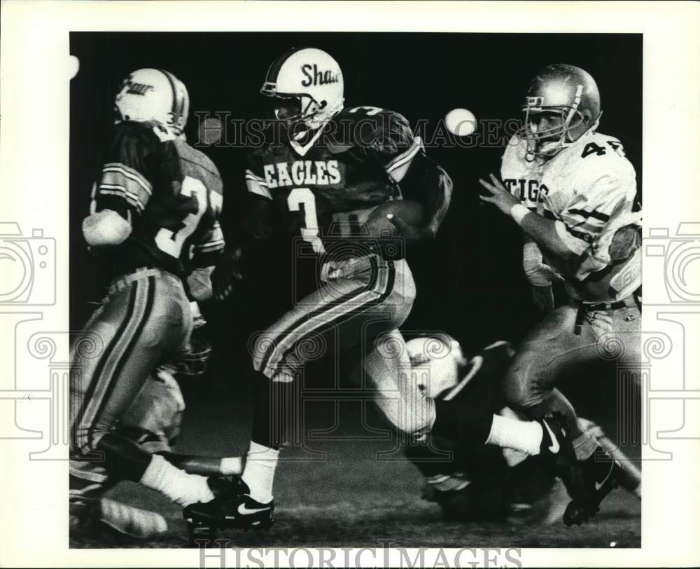 1990 Press Photo Shaw High football QB Isaac Wilson carries ball for touchdown- Historic Images