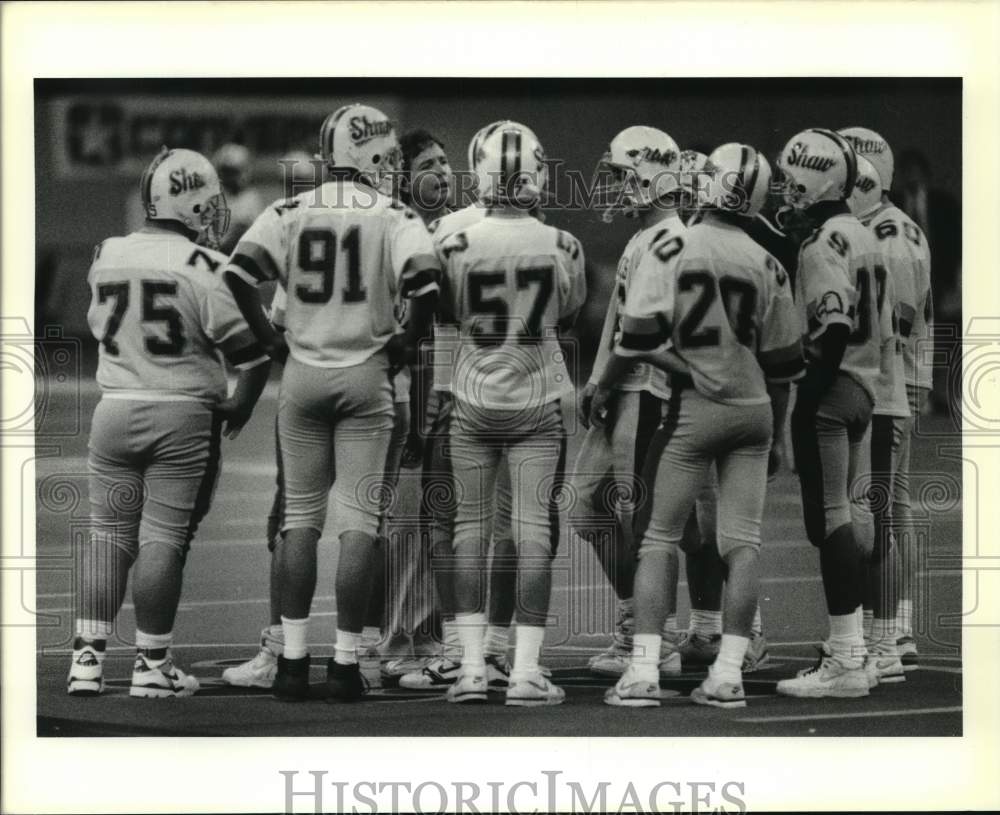 1988 Press Photo Shaw football Hank Tierney talks to players in warmup- Historic Images