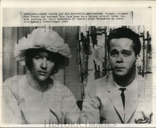 1965 Press Photo Olympic swimmer Dawn Fraser & spouse Gary Ware off to honeymoon- Historic Images