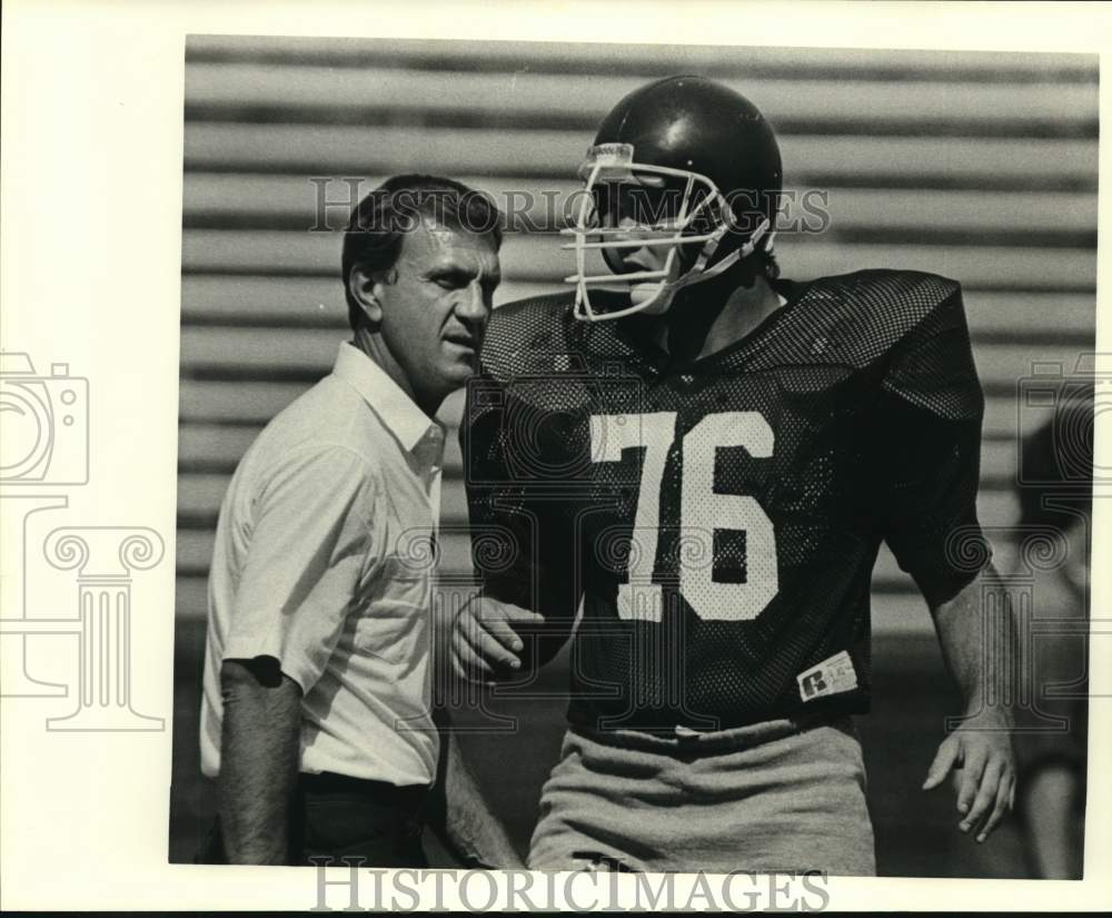 1987 Press Photo Jackie Sherrill, football coach, talks with player - nos35230- Historic Images