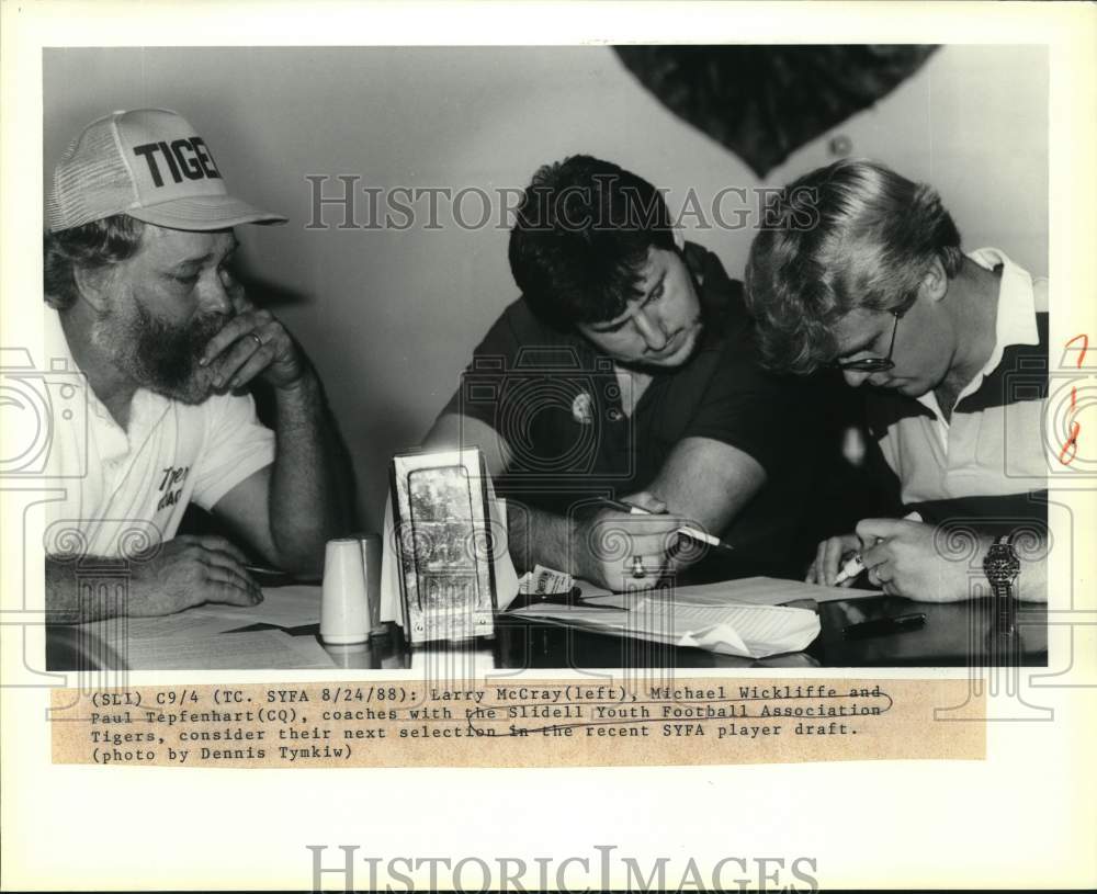 1988 Press Photo Slidell Youth Football Tigers&#39; coaches consider players- Historic Images