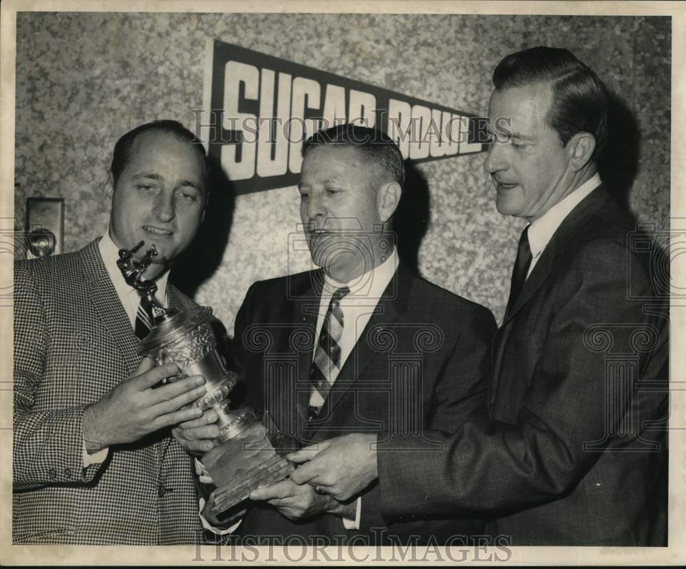 1969 Press Photo College football coach Claude Simons, colleagues admire trophy- Historic Images