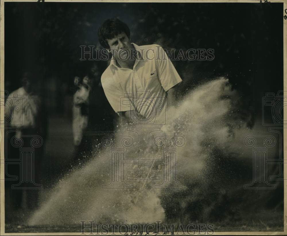 1978 Press Photo Mike Shea explodes from field, First NBC-New Orleans Golf Open- Historic Images