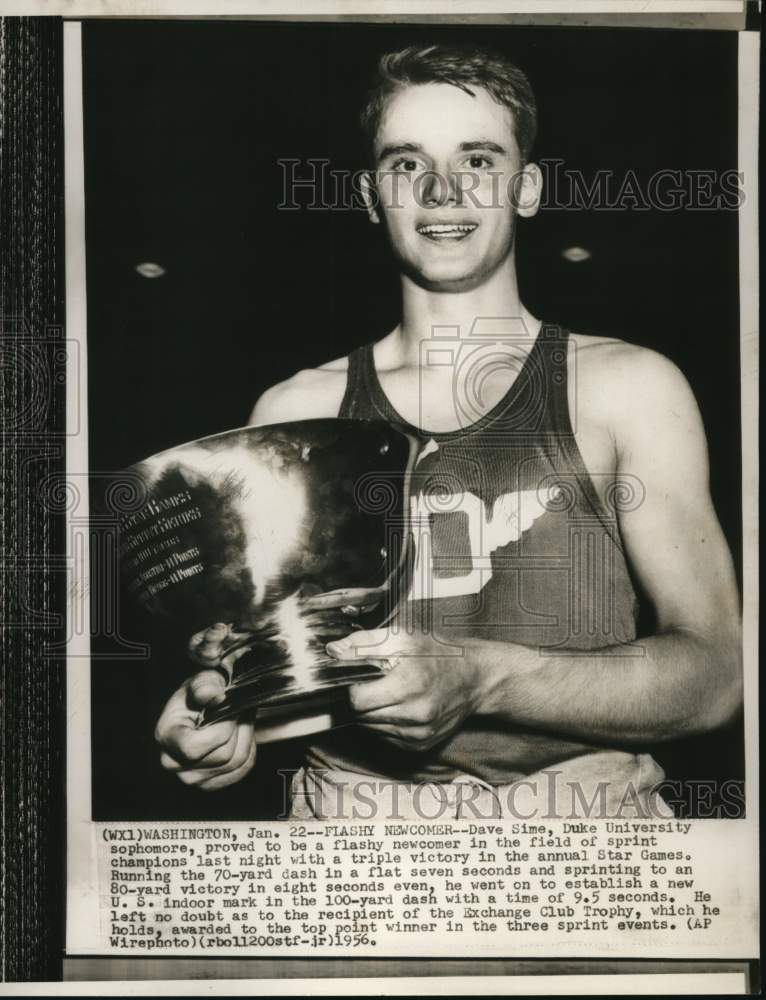 1956 Press Photo Duke&#39;s sprint champion Dave Sime awarded Exchange Club Trophy.- Historic Images