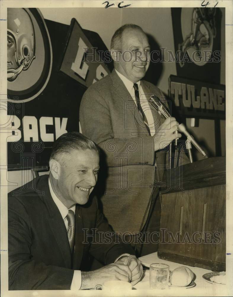 1970 Press Photo Monk Simons and Dr. Rix Yard announce Liberty Bowl plans- Historic Images