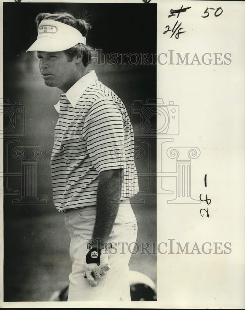 1978 Press Photo Golfer Jim Simons looks over the green - nos35401- Historic Images