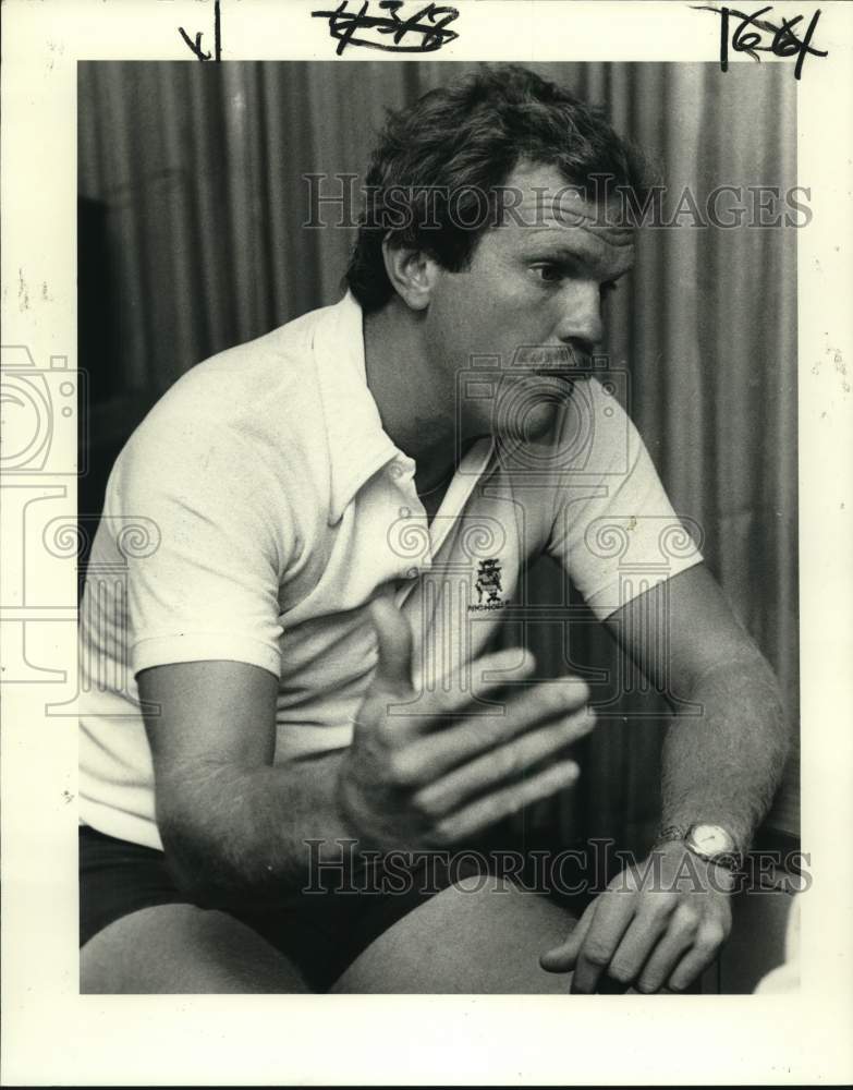 1982 Press Photo Baseball Wayne Silva interviewed - nos35476- Historic Images