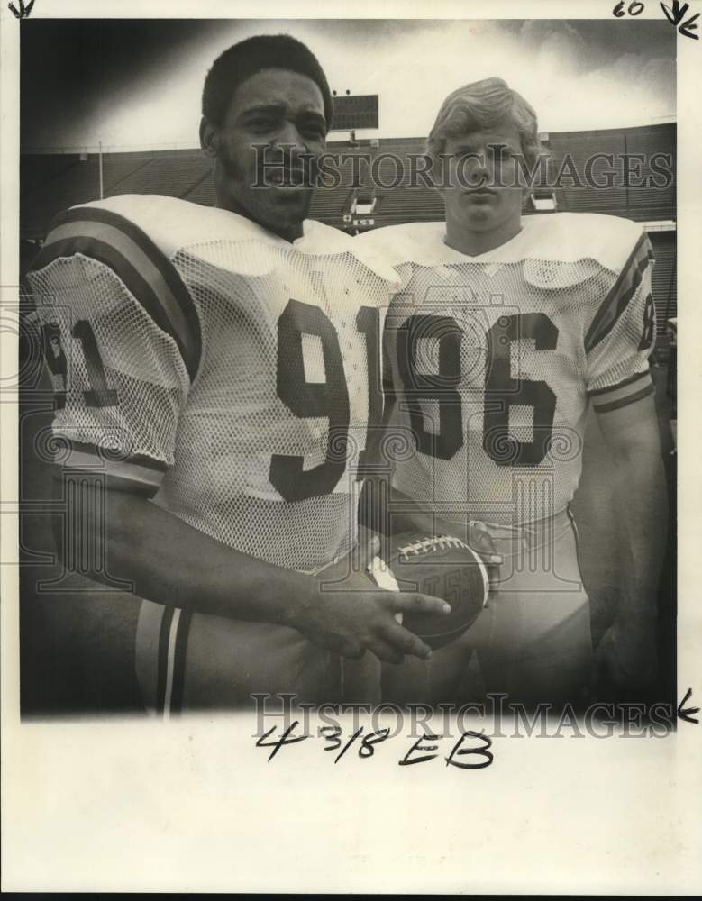 1977 Press Photo Louisiana State University ends Lew Sibley and John Adams- Historic Images