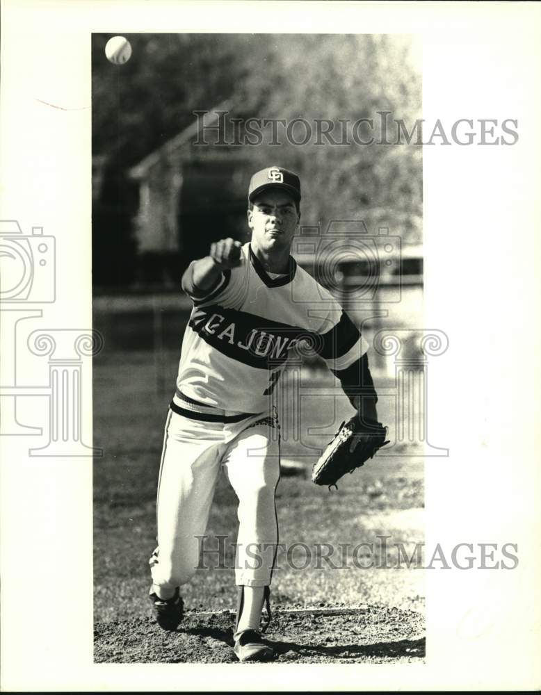 1987 Press Photo Country Day baseball player for Cajuns Steve Victory pitches- Historic Images