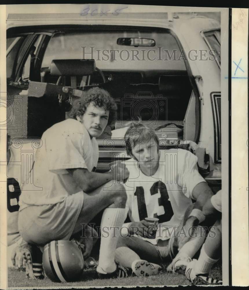 1974 Press Photo Saints rookie quarterbacks Nick Vidnovic and Cipa in Vero Beach- Historic Images