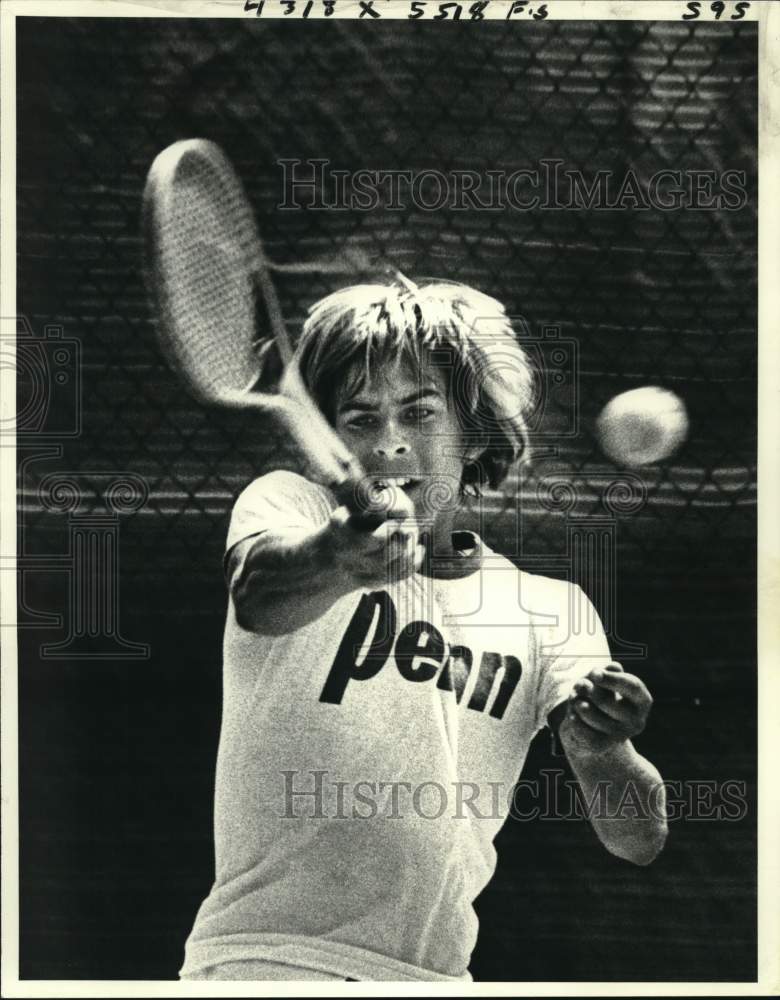 1979 Press Photo Tennis player Timmy Siegel plays in 18-year-old finals.- Historic Images