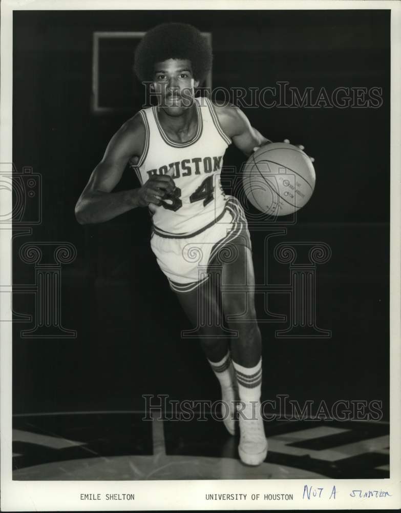 1975 Press Photo University of Houston basketball player Emile Shelton.- Historic Images