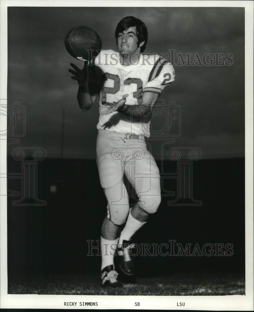 1974 Press Photo Louisiana State University player Ricky Simmons with football- Historic Images