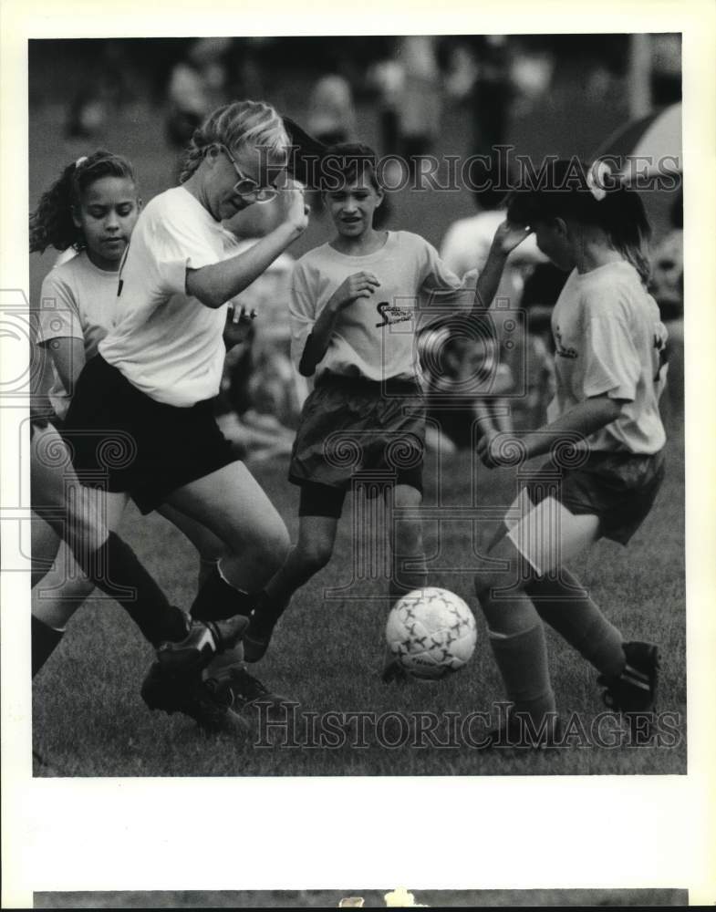 1990 Press Photo Thunderbirds &amp; Pythons battle at Slidell Youth Soccer Club- Historic Images