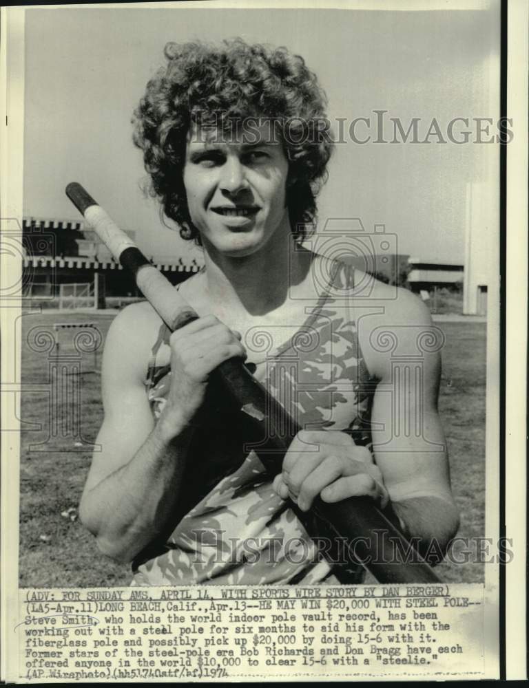 1974 Press Photo Steve Smith holds the world indoor pole vault record.- Historic Images