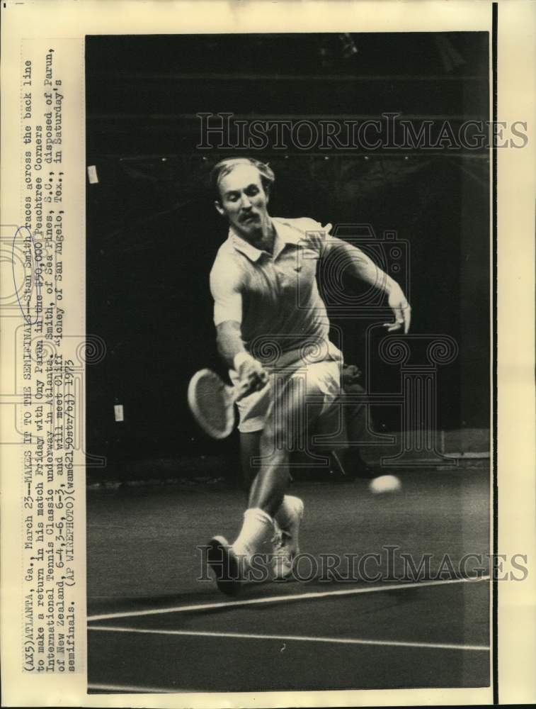 1973 Press Photo Stan Smith races across the back line to make a return.- Historic Images