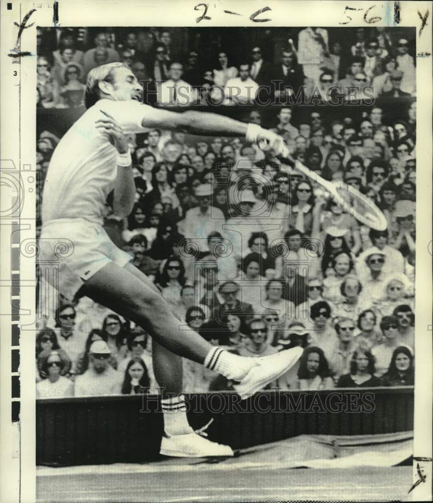 1971 Press Photo Tennis-Stan Smith smashes return to John Newcombe at Wimbledon- Historic Images