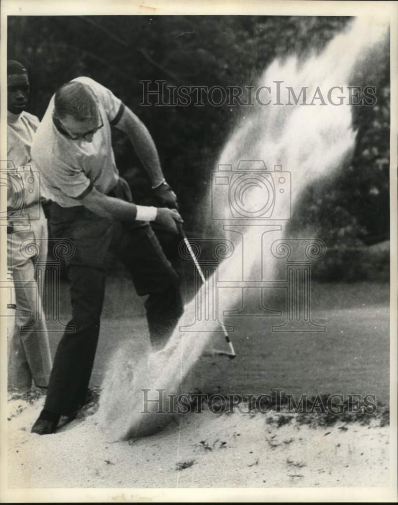 1968 Press Photo Golf player Earl Stewart at 5th hole - nos35755- Historic Images