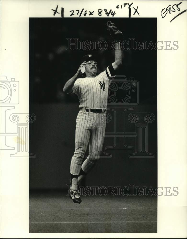 1980 Press Photo New York Yankees&#39; Eric Solderholm fields hot grounder at third- Historic Images