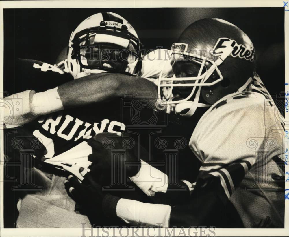 1987 Press Photo Bonnebel&#39;s #34 Michael Turner gets collared in football action.- Historic Images