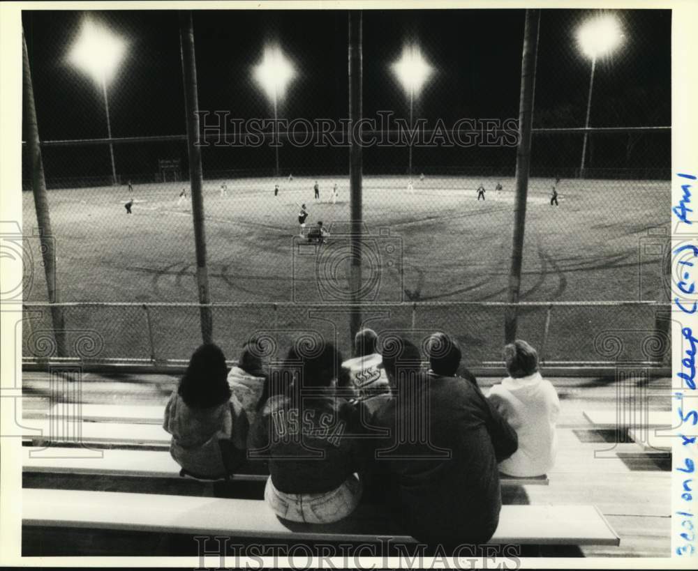 1990 Press Photo The United States Slo-Pitch Softball Association softball game- Historic Images