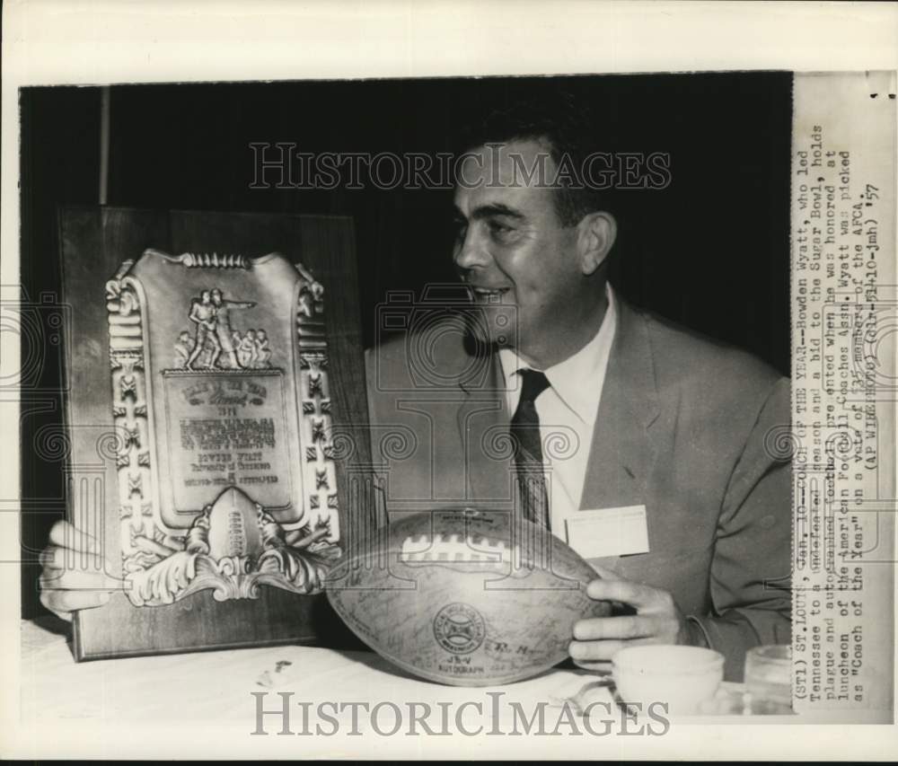 1957 Press Photo Bowden Wyatt was picked as "Coach of the Year" by AFCA.- Historic Images