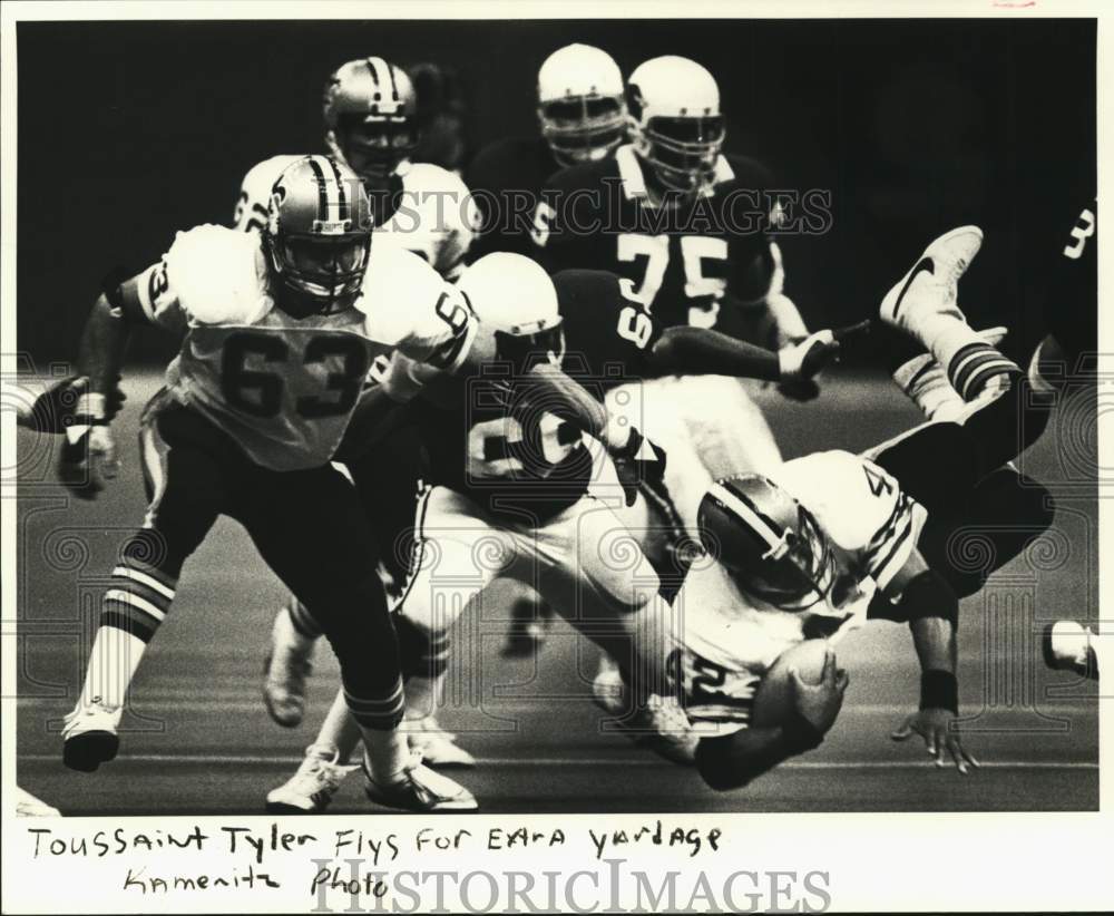 1982 Press Photo Saints Footballer Toussaint Tyler Flies for Extra Yardage- Historic Images