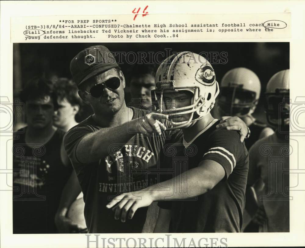 1984 Press Photo Chalmette High School Football Informs Player on Position- Historic Images