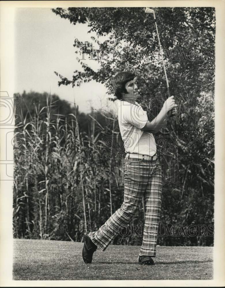 1978 Press Photo Golfer Tony Sanchez Takes Shot on New Orleans Course- Historic Images