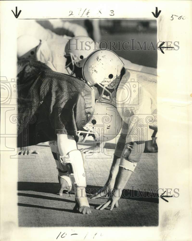 1977 Press Photo Tulane Green Wave Football Players Bump Heads on Field- Historic Images