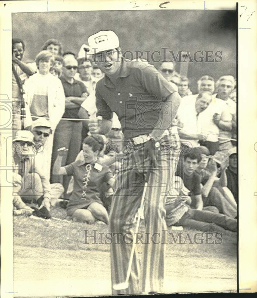 1971 Press Photo Golfer Dave Stockton Makes Putt at Massachusetts Classic- Historic Images