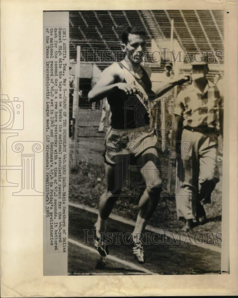 1955 Press Photo Eddie Southern, Dallas Sunset High hits the tape in Texas meet.- Historic Images