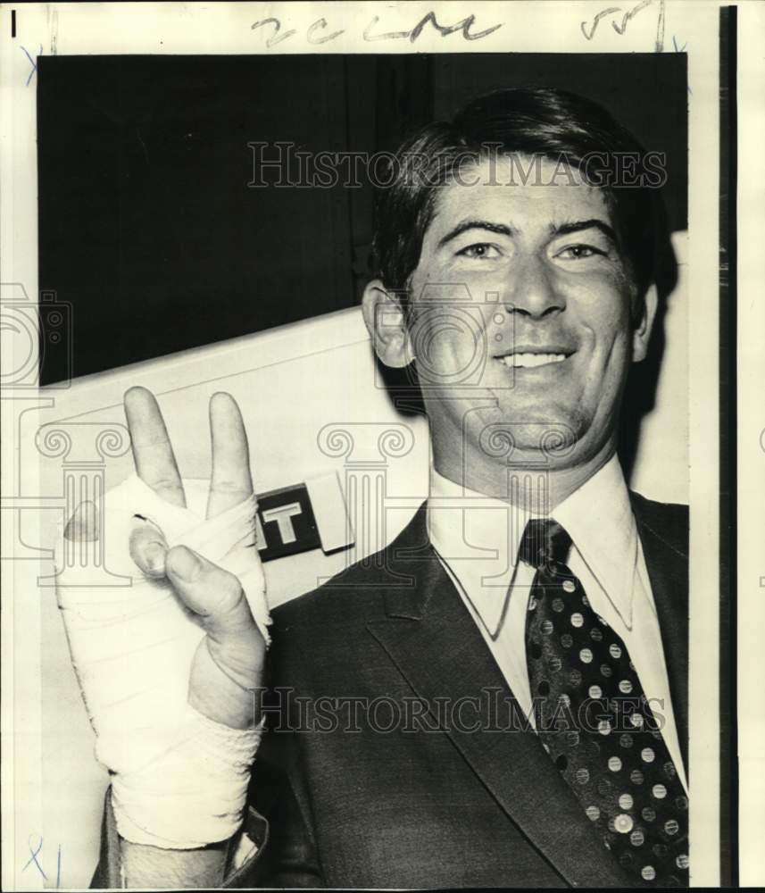 1970 Press Photo Atlanta Baseball Relief Pitcher Cecil Upshaw Makes Victory Sign- Historic Images