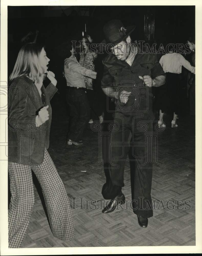 1979 Press Photo Former Boxing Champ Leon Spinks Dances at New York Disco- Historic Images