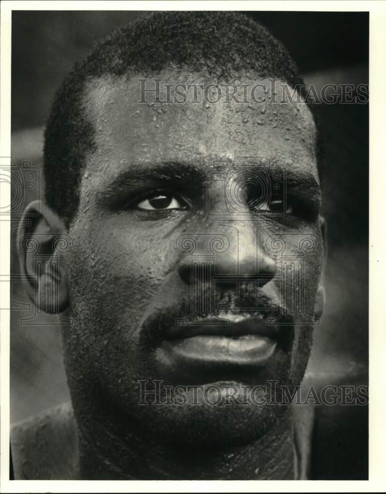 1985 Press Photo Boxer Michael Spinks in New Orleans - nos37308- Historic Images