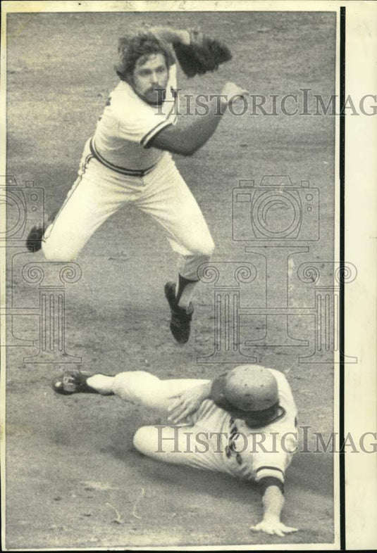 1974 Press Photo St. Louis Cardinals Versus Pittsburgh Pirates Baseball Action- Historic Images