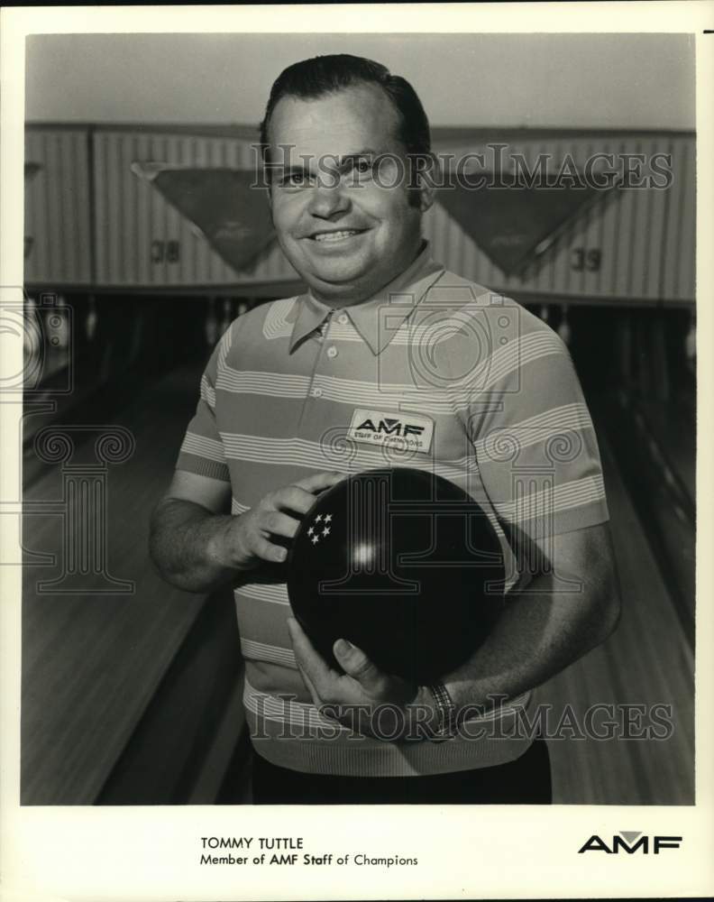 1974 Press Photo Bowler Tommy Tuttle Poses with Ball in Lane - nos37336- Historic Images