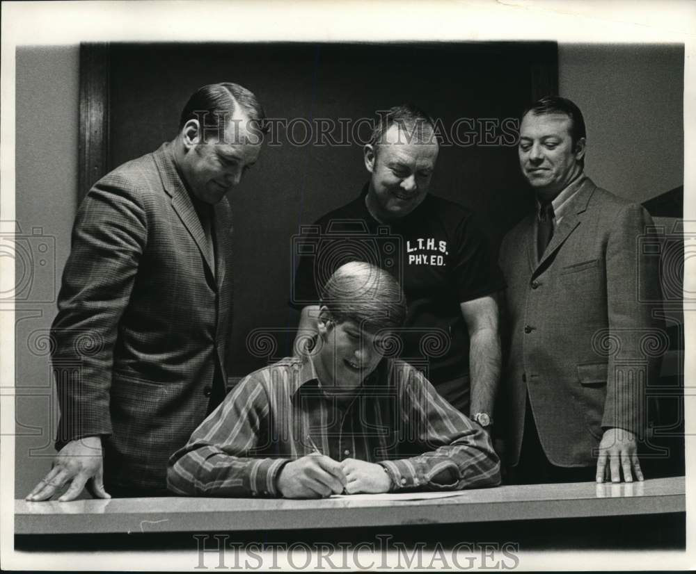 1971 Press Photo Grant Swanson signs Tulane Football Grant with Coaches- Historic Images