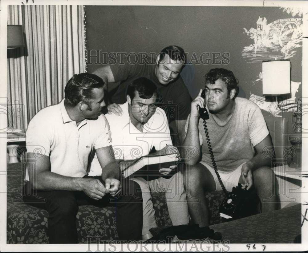 1970 Press Photo New Orleans Saints Football Players plan Bowling Green Trip- Historic Images