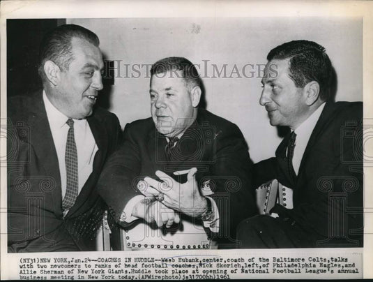 1961 Press Photo Football Coaches Nick Skorich, Weeb Eubank, Allie Sherman chat- Historic Images